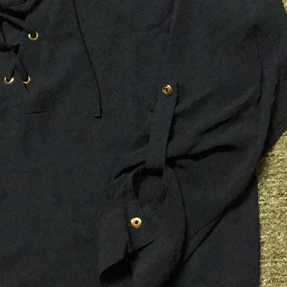 Hanging out with girls blouse - Picture 4 of 4